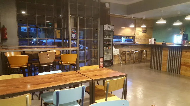 Rustic Urban Food - Hamburguesería en Esplugues de Llobregat - foto 2