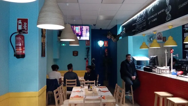 Sabores del Mundo - Restaurante especializado en fusión asiática en Cornellà de Llobregat - foto 2