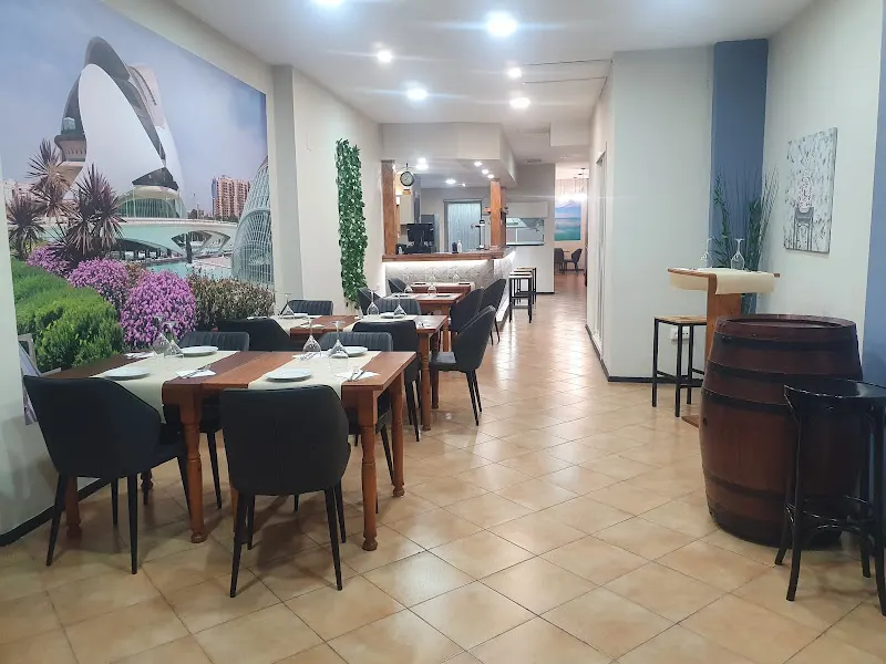 III ESTACIONS - Bar restaurante en Valencia - foto 2