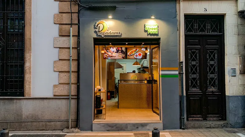 Papadams - Indian Street Food - Restaurante indio en Granada - foto 2