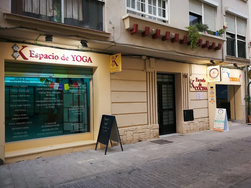 Luz y Tierra - Restaurante & Escuela de Cocina - Restaurante vegetariano en Málaga - foto 2