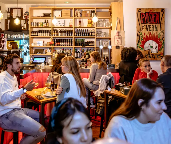 Bella Kurva - Street food & tapas - Restaurante en Granada - foto 2