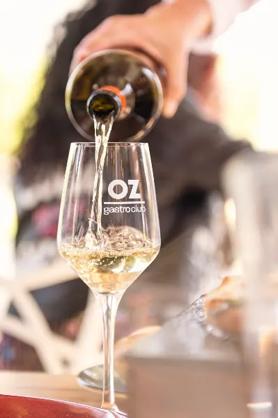 OZ gastroclub_ Parrilla / Arrocería / Música en vivo / Eventos a medida