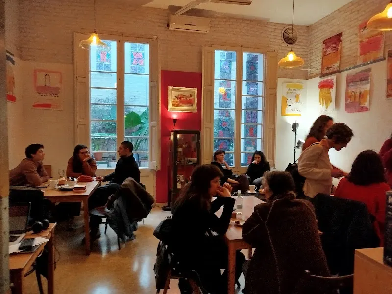 La Raposa. Bar vegano y Librería Feminista - Bar en Barcelona - foto 2